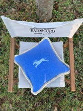 Carica l&#39;immagine nel visualizzatore di Gallery, Cuscino Baioscuro in lana merinos azzurro

