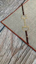 Carica l&#39;immagine nel visualizzatore di Gallery, Tovagliette all’americana in lino resinato Horsebit: naturale &amp; bronzo

